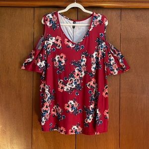 ⭐️Cold shoulder flutter sleeve top.  Size 2x